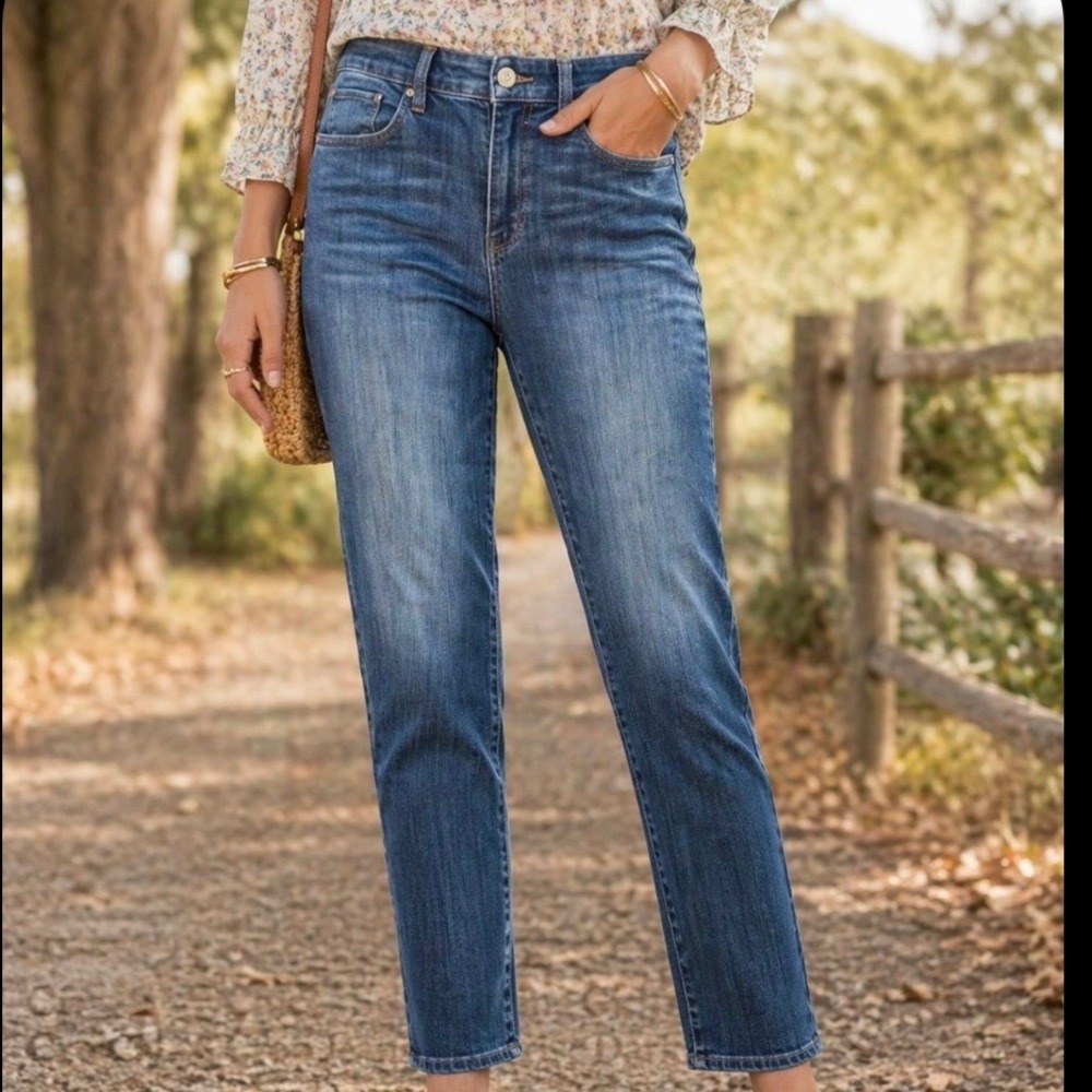 Chicos So Slimming Girlfriend Crop Jeans High rise Dark Wash Blue Denim Size 6